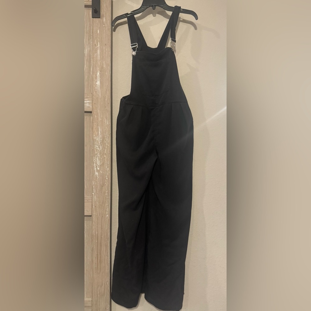 Women’s medium wide leg black overalls